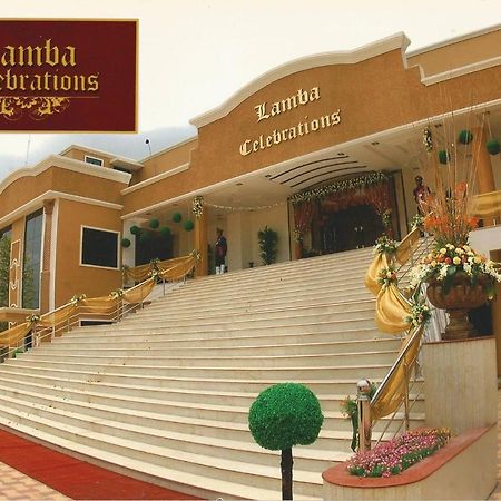 ホテル Lamba Celebrations ナーグプル エクステリア 写真