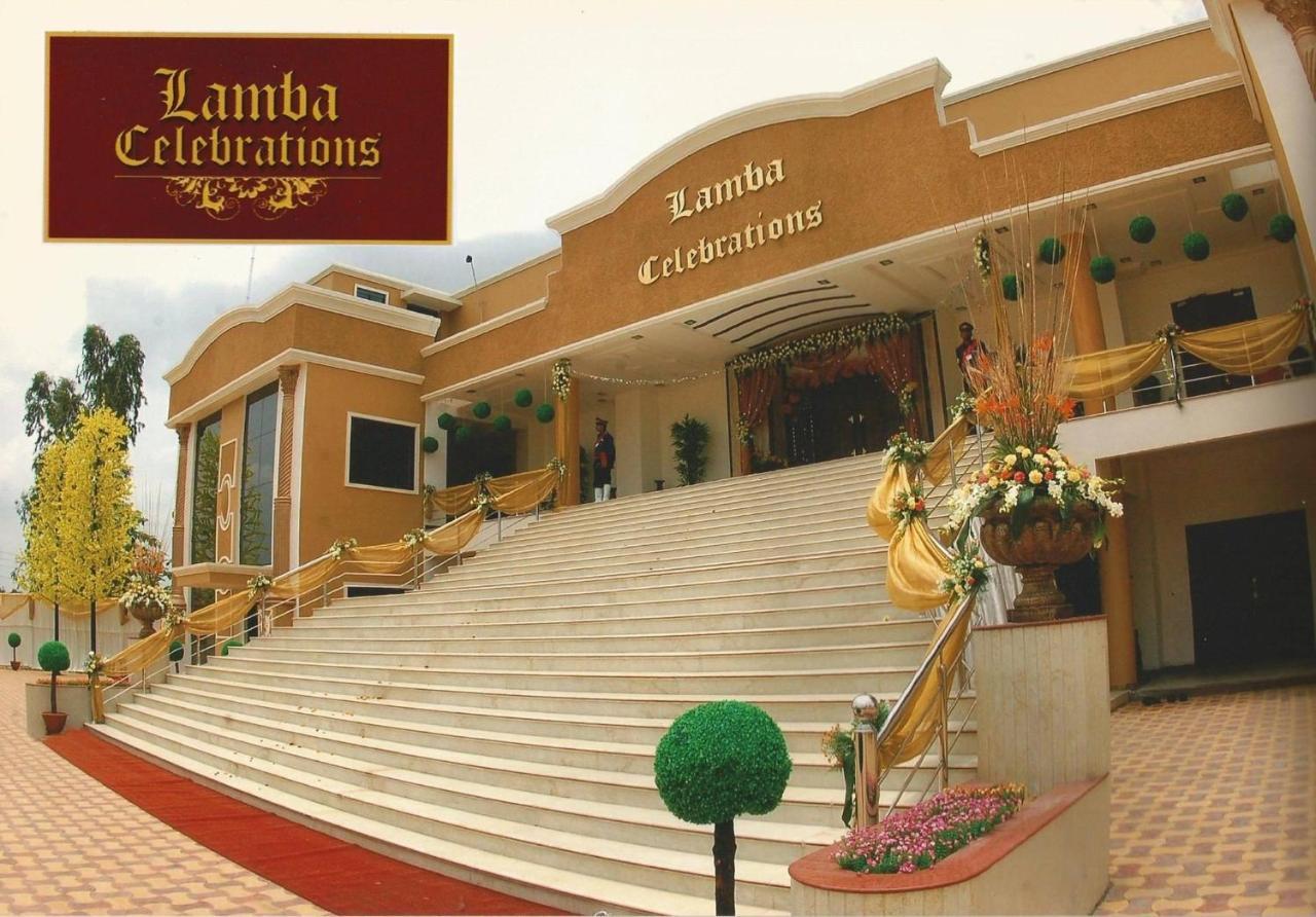 ホテル Lamba Celebrations ナーグプル エクステリア 写真